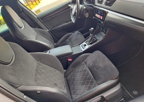 Skoda Superb cena 135000 przebieg: 147000, rok produkcji 2022 z Orneta małe 704